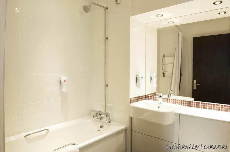 Premier Inn Canterbury City Centre Bagian luar foto