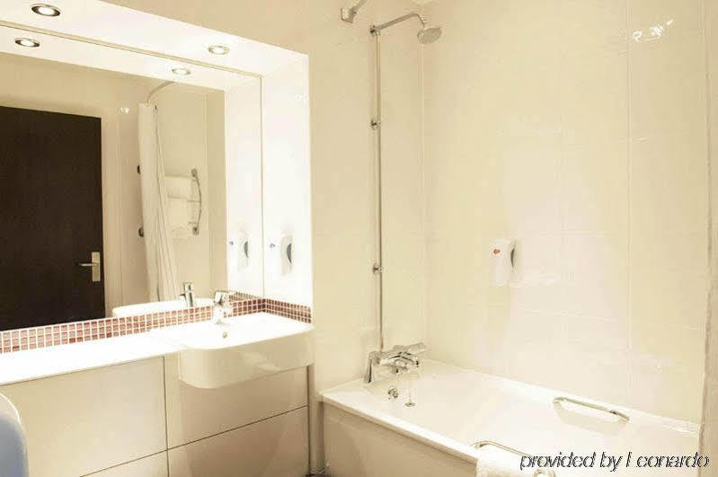 Premier Inn Canterbury City Centre Bagian luar foto